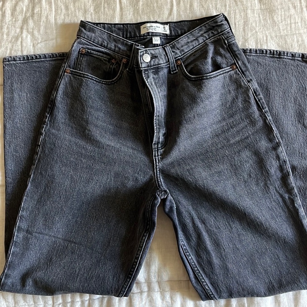 Abercrombie and Fitch Curve Love Ultra High Rise 90s Straight Jean